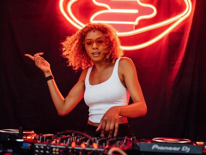DJ Holographic spinning