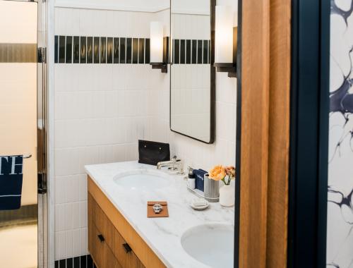 Study King Terrace Bathroom