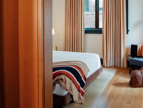 Study King Terrace Bed