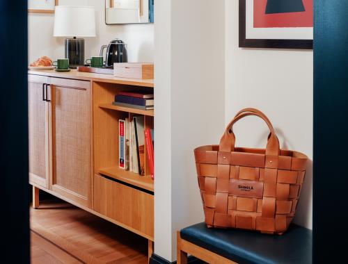 Study King Entryway