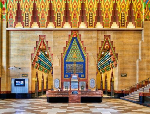 Image of the Guardian buildings lobby 