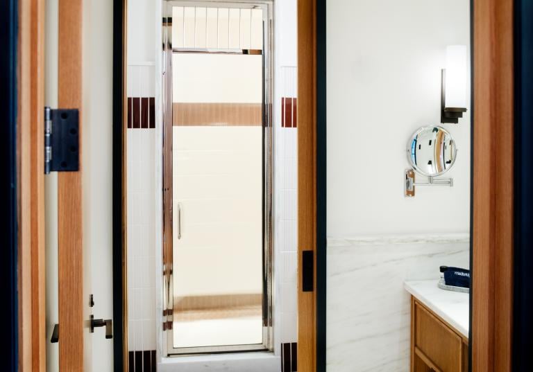 Cass King One Bedroom Bathroom 