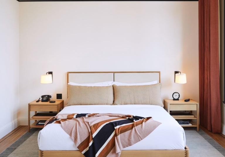 Gallery King Bed