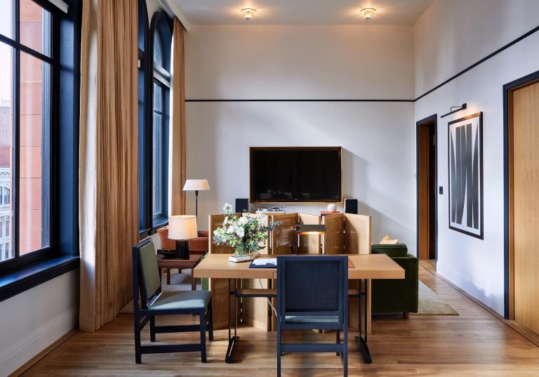 Gallery King Desk