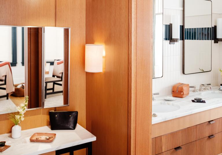 Gallery King Room Vanity 