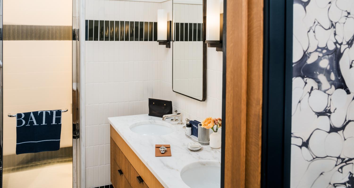 Study King Bathroom 