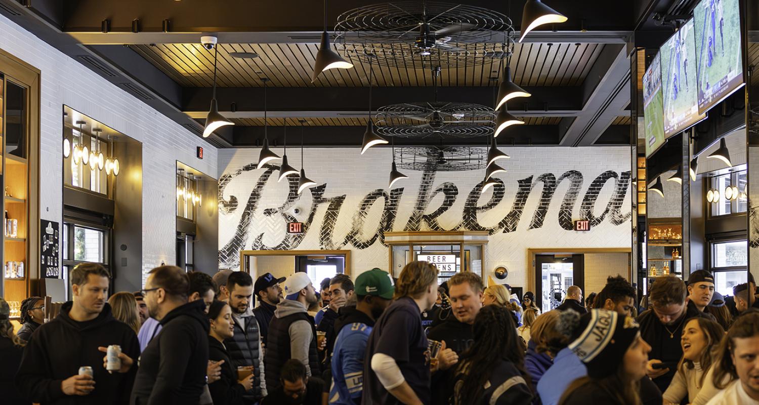 A crowd of people in the Brakeman