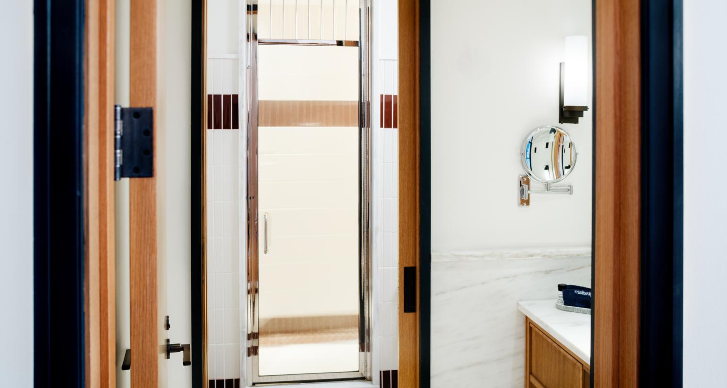 Cass King One Bedroom Bathroom 