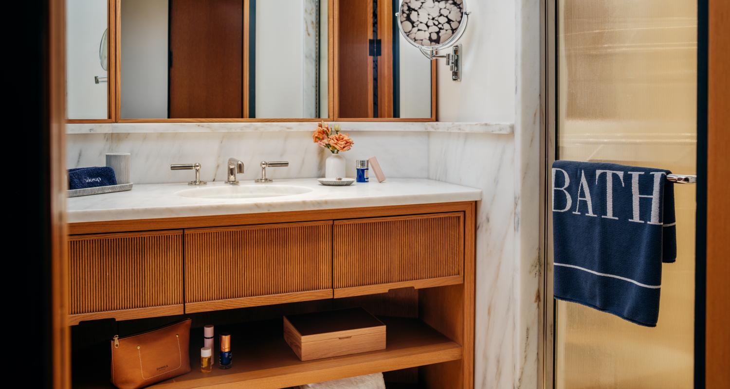 Den King Bathroom