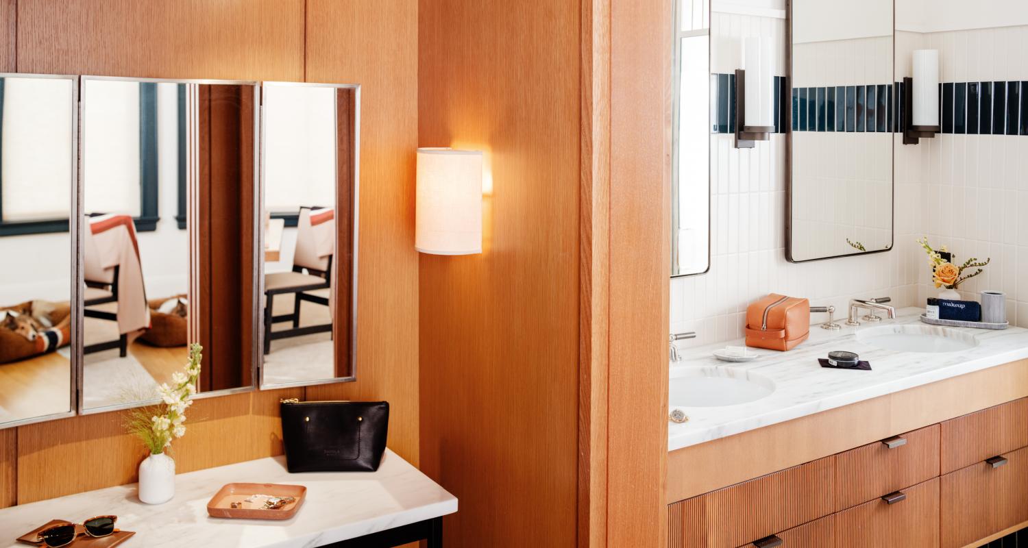 Gallery King Room Vanity 