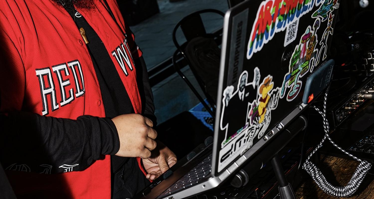 Man DJ'ing on laptop at The Brakeman, Detroit